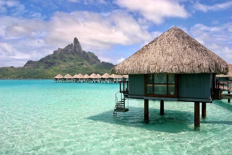 Bora Bora by Benoit Mahe is licensed under CC BY 2.0-01